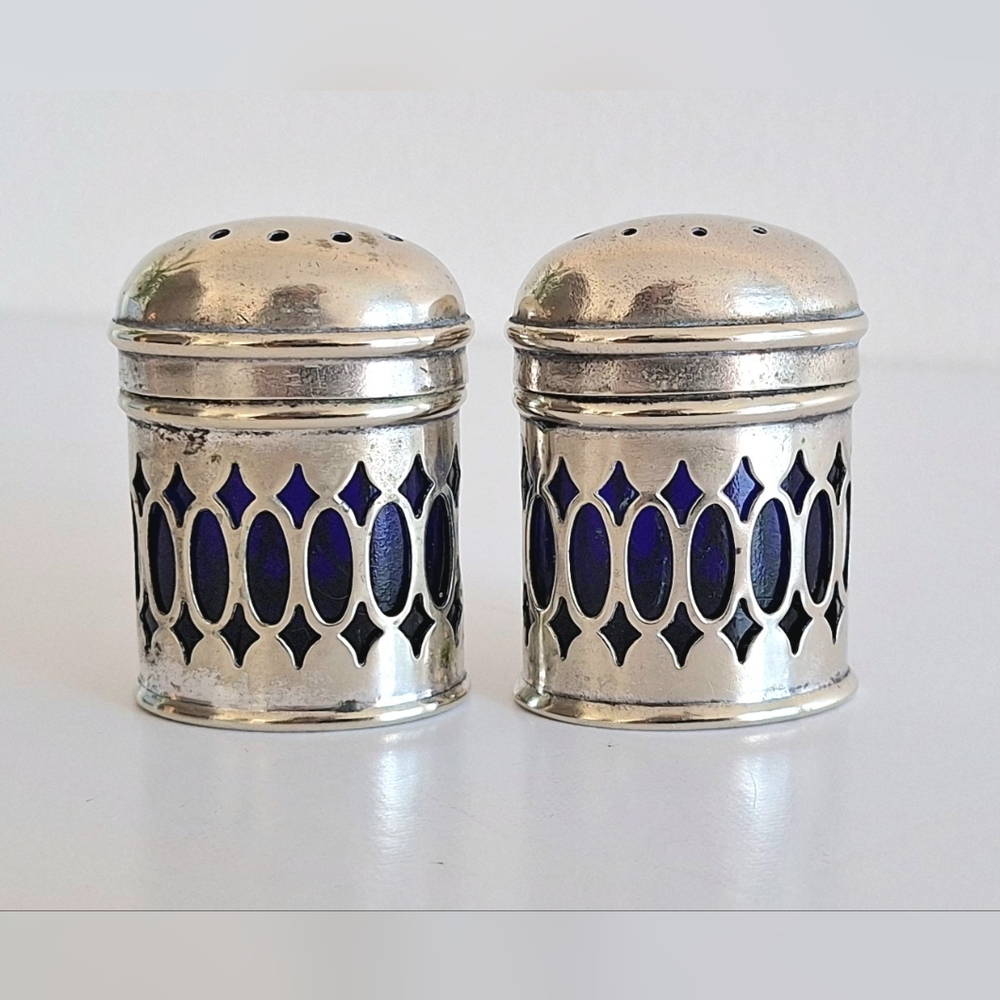 Art Deco salt and pepper shaker set